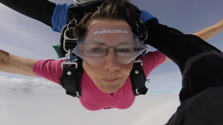 photo skydive lady